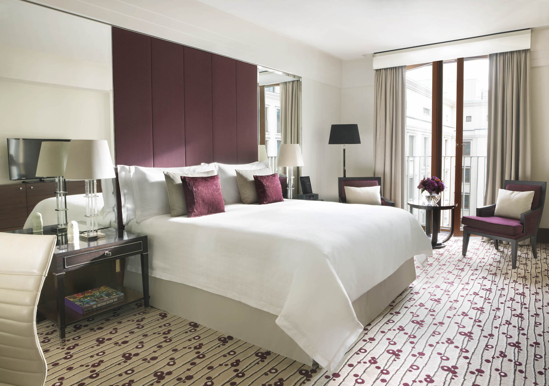 Four-Seasons-Hotel-Moscow-Deluxe-Room-1